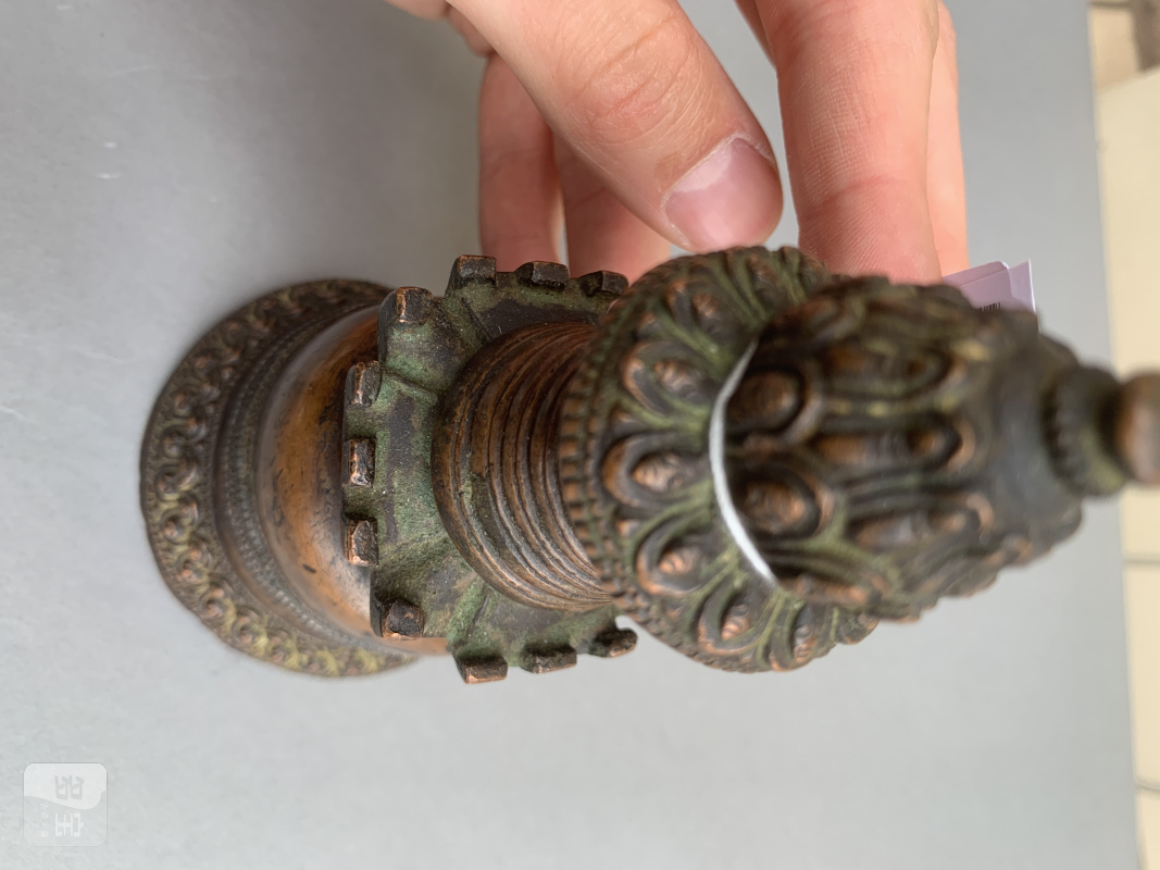 A COPPER STUPA WITH SILVER INLAYS - 图9